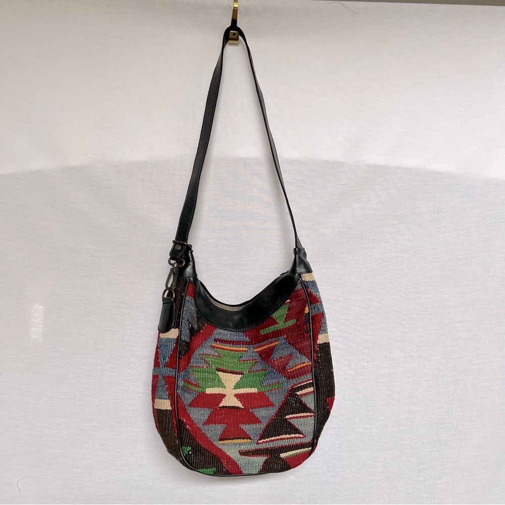 Yun Art Wool & Leather Vibrant Red, Blue, Green Geometric Hobo Kilim Bag